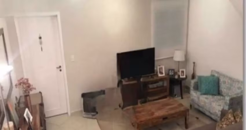 Casa com 2 dormitórios sendo 2 suítes ,3 vagas de garagem e edícula