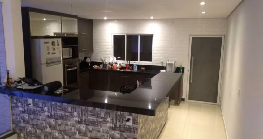 Sobrado à venda no Jardim Santa Terezinha com 310m² 3 dormitórios 1 suíte 4 banheiros 4 vagas