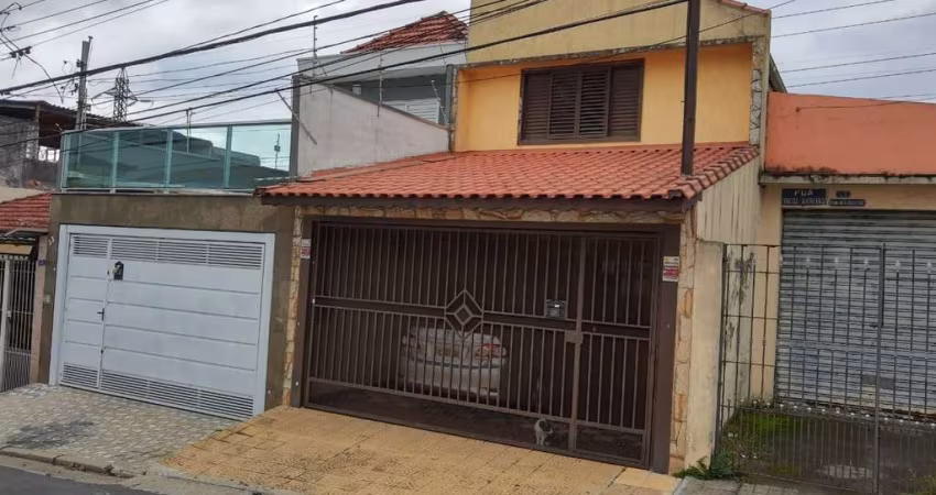 Sobrado à venda com 200m² 3 dormitórios  2 banheiros  2 vagas