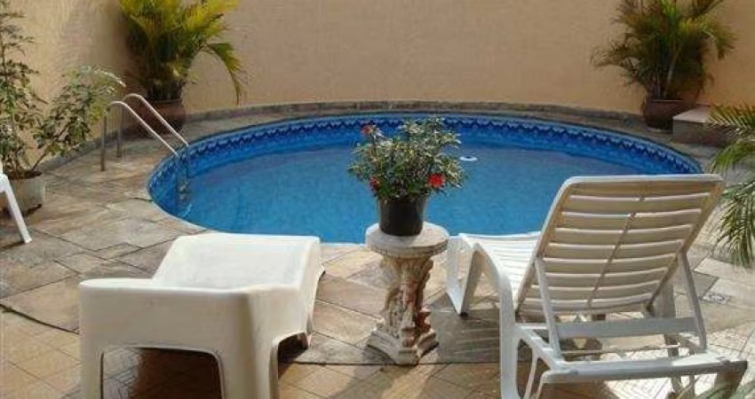 Casa à venda com piscina e quintal no Tatuapé 900m do metrô Carrão