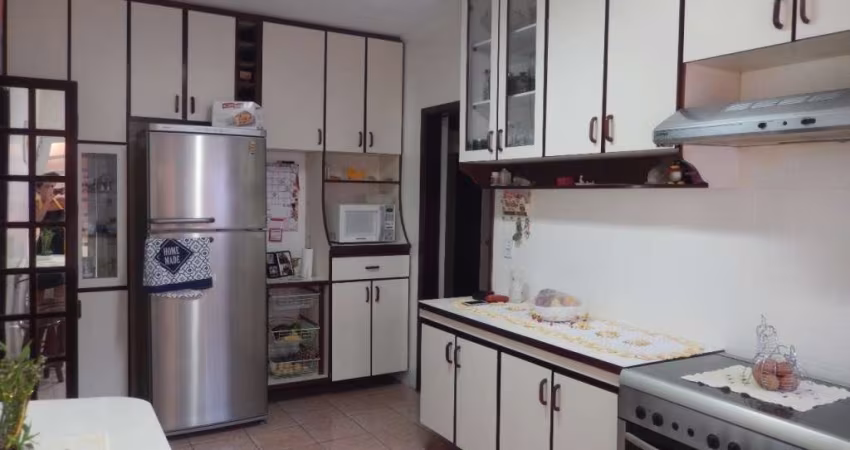 Casa  em Vila Linda, 140m², 3 dormitórios, 4 vagas.