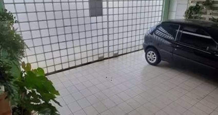 Casa Assobradada no Parque das Nações em Santo André com 4 dormitórios e 2 vagas de garagem