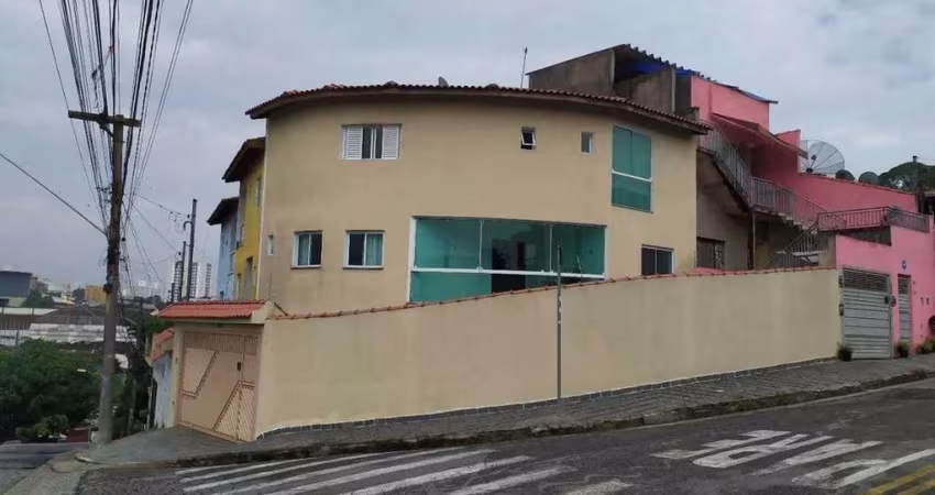 Sobrado em Jardim Las Vegas, 220m², 3 Dormitórios.