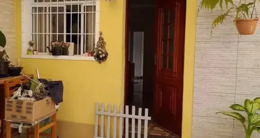 CASA TÉRREA  com Edícula 2 dormitórios 1 banheiro 1 vaga de garagem Vila Alto de Santo André.