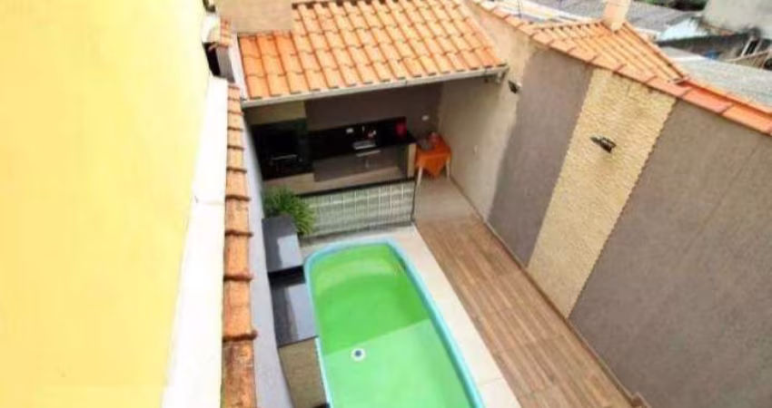Casa com Piscina  e Área Gourmet no Parque Oratório com 2 dormitórios sendo 1 suíte e 4 vagas