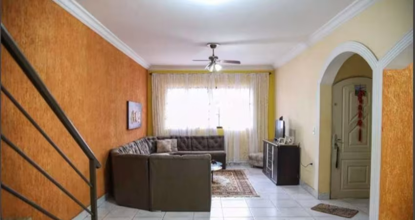 CASA ASSOBRADADA COM 4 DORMITORIOS, 1 SÚITE E 5 VAGAS