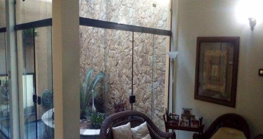 Sobrado à venda no Jardim Maringá com 400m² 3 dormitórios 3 suítes 4 banheiros 5 vagas
