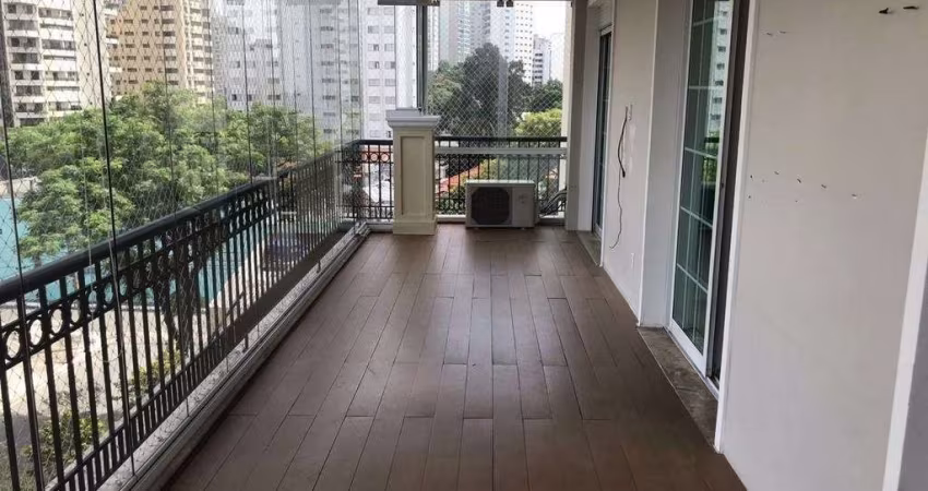 Apartamento com 3 dormitórios á venda no Campo Belo