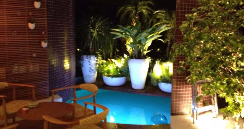 Deslumbrante Residência de 450m² com Acabamentos de Luxo e Lazer Completo