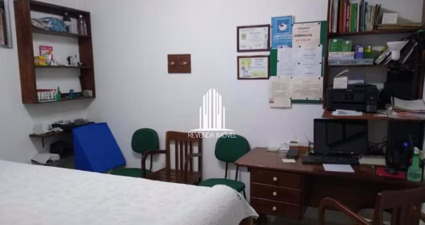 Sobrado Residencial e Comercial com 14 salas.
