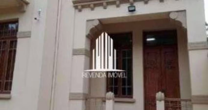 Casa Assobradada com 700m e 4 quartos