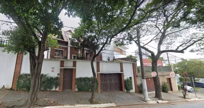 Casa assobradada com 4 suítes em Indianópolis