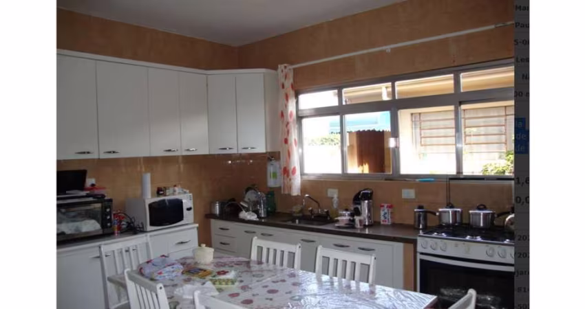 Casa 4 dormitórios