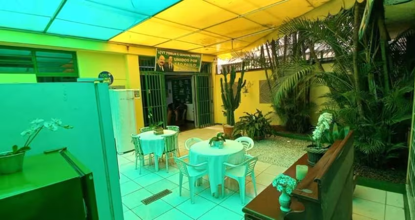 Casa à venda em Moema com 300 m²   4 dormitórios 1 suíte 4 banheiros 4 vagas