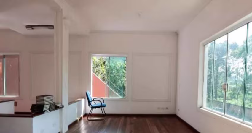 Sobrado à venda 240m² com 3 dormitórios  3 suítes 4 vagas no Morumbi.