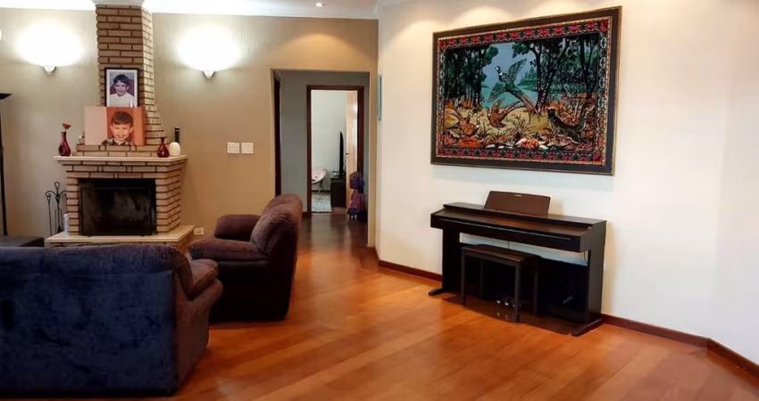 Casa à venda no Jardim Japão com 400m² 4 dormitórios 1 suíte 5 banheiros 3 vagas