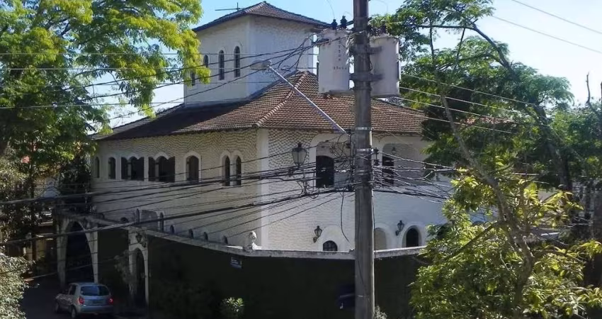 Casa à venda 5 domitórios 4 suites 520m²  Interlagos