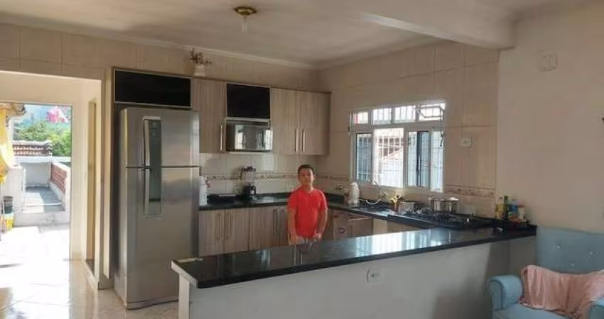 3 casas e 3 salões comerciais em esquina de rua moventada. Próximo do CÉU VILA CURUÇA. Uma das casas
