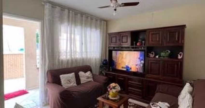 Excelente Casa com 3 Quartos, Cozinha, Copa, Sala de visitas, 2 Banheiros, churrasqueira.