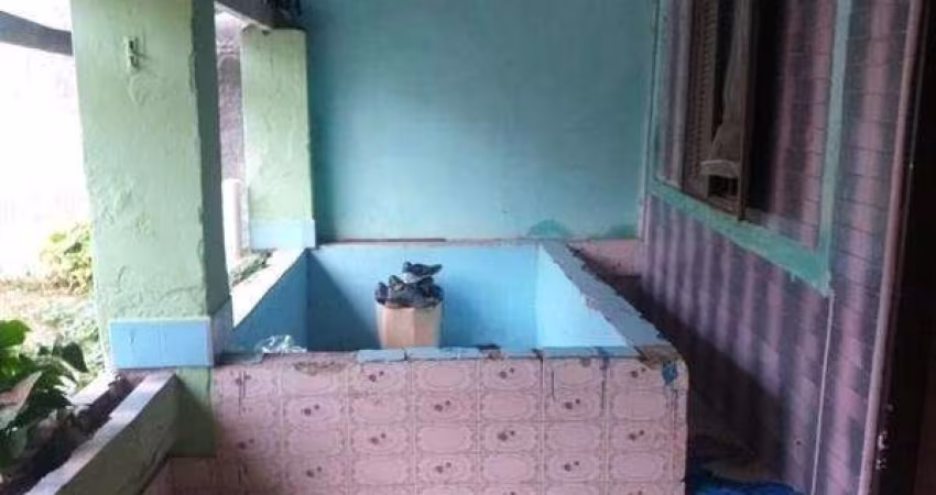 Casa Térrea no Jardim Castro Alves com 300m². São 3 dormitórios, 2 banheiros e 1 vaga.