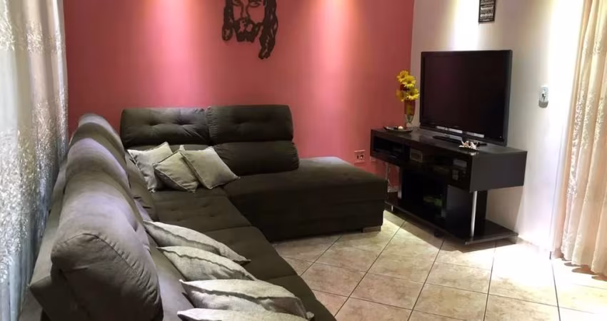 Sobrado com 3 vagas de garagem com portão automático e sistema de segurança, entrada principal e lat