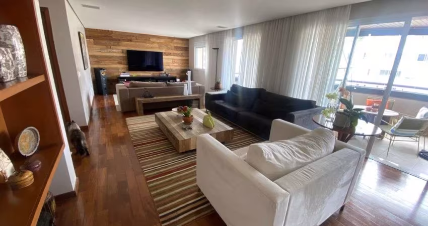 Apartamento no Condomínio Parc Mondrian em Moema com 205m² 3 dormitórios 3 suítes 4 banheiros 4 vagas