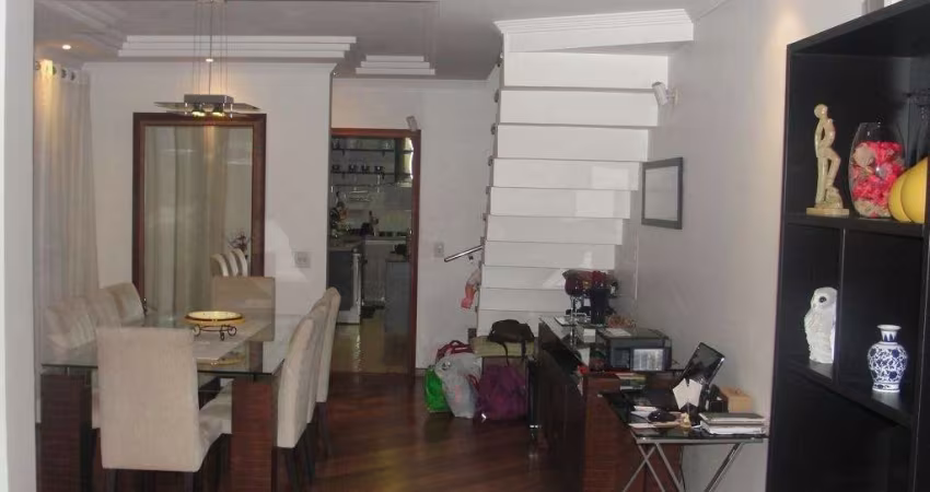 Sobrado à venda 240m² com 2 suítes 5 banheiros 1 vaga no Morumbi.