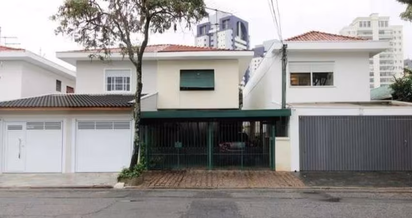 Casa na Chácara Santo Antônio de  220m² com 4 dormitórios, 2 suítes e 3 banheiros.