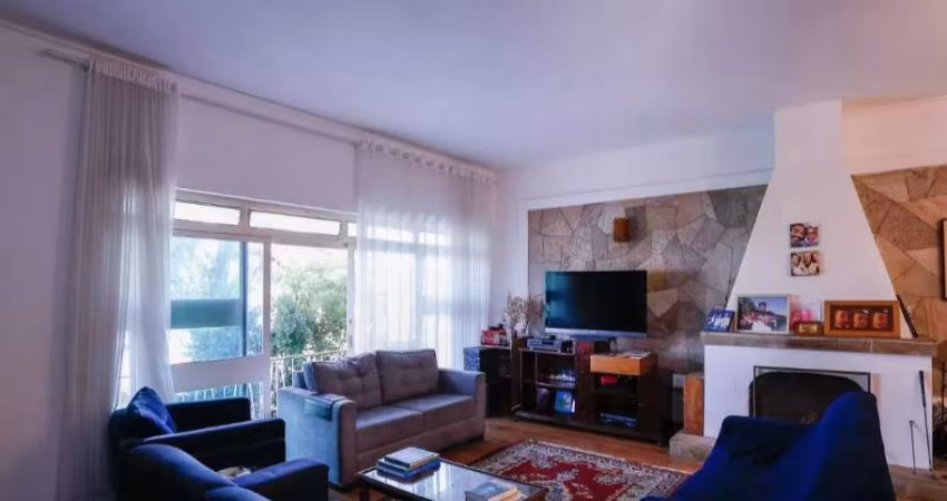 Casa à venda com 220m² sendo 03 dormitóris 03 banheiros e 4 vagas em Lapa.