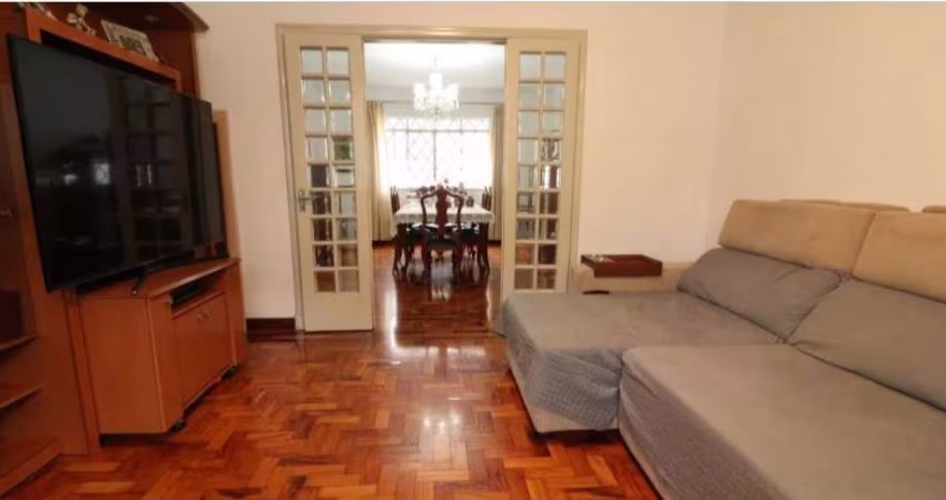 Casa à venda com 220m², 5 quartos e 2 vagas