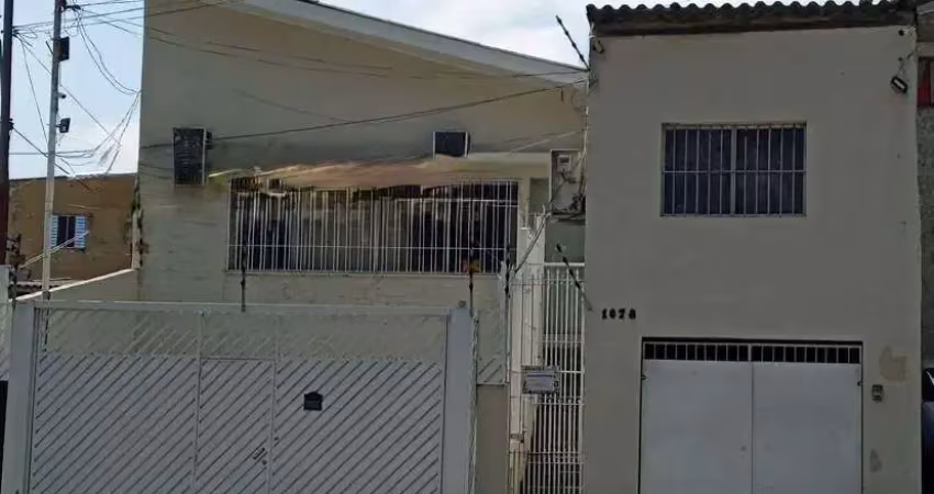 Casa com 4 dormitórios - sendo 1 suíte - Localizado Próximo ao Metrô Campo Limpo