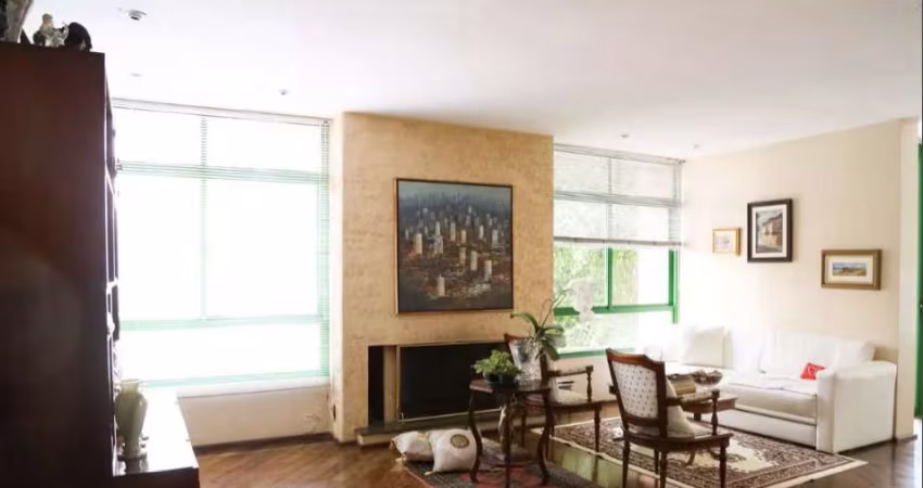 Apartamento no Palacete Das Águias na Vila Alexandria com 240m², 3 dormitórios 1 suíte 2 banheiros 4 vagas