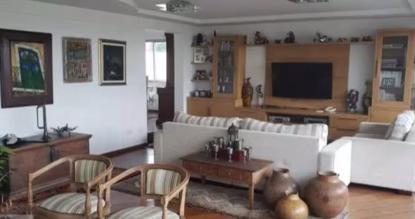 Apartamento à venda com 238m², 4 quartos, 1 suite e 3 vagas no morumbi