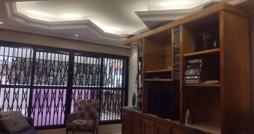 Casa á venda no Campo Belo com  150m² 3 dormitórios 3 banheiros 2 vagas