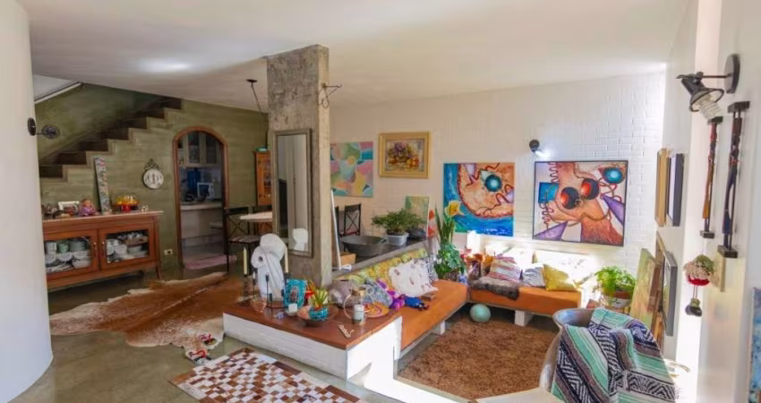 Sobrado à venda na Vila Santana com 208m² 3 dormitórios 3 suítes 4 banheiros 3 vagas