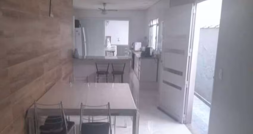 Sobrado em Jardim Teresa, 125m², 3 Dormitorios.