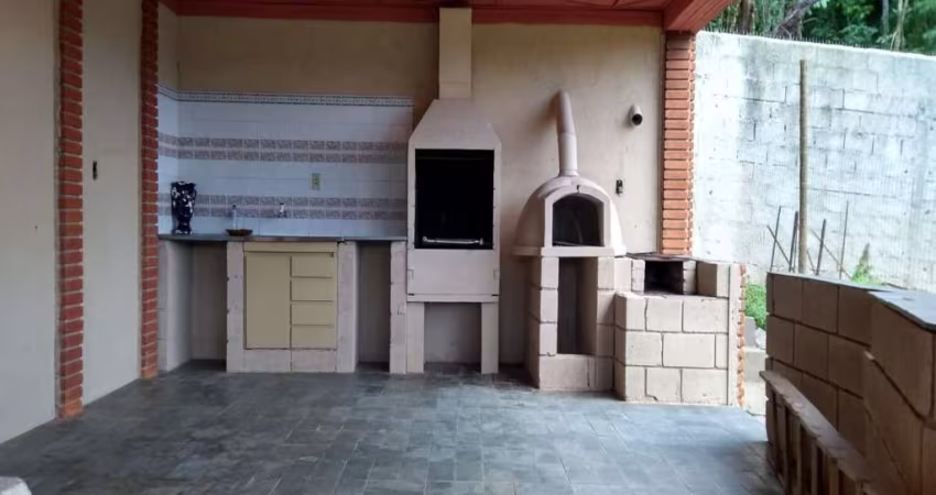Casa ampla. Local de refúgio próximo de SP. SÃO ROQUE.