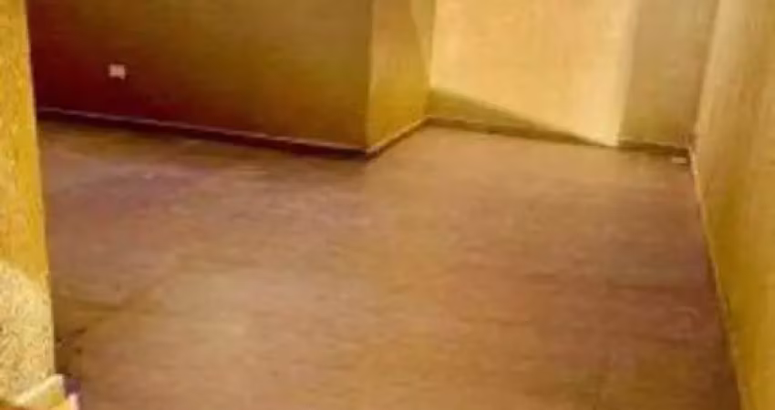 Cobertura com Elevador, com 2 dormitórios sendo 1 suíte e 1 vaga de garagem.