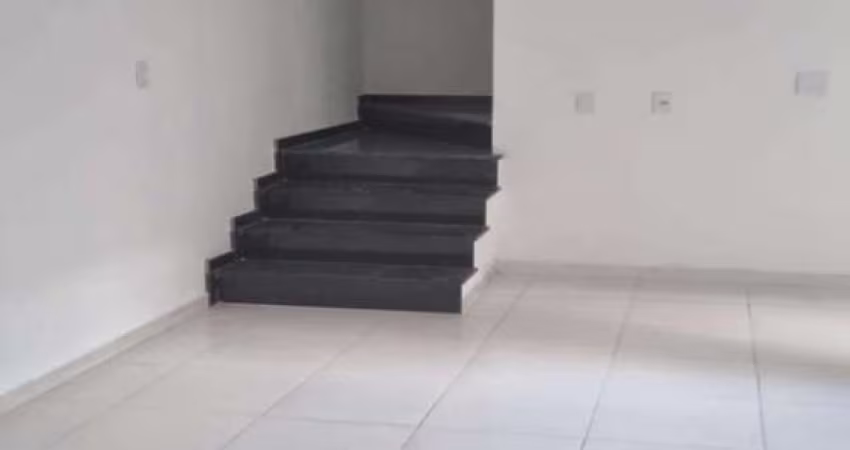 Ótimo apartamento cobertura à venda na Avenida Sara Zirlis, com localização privilegiada no bairro Vila Lutécia.,