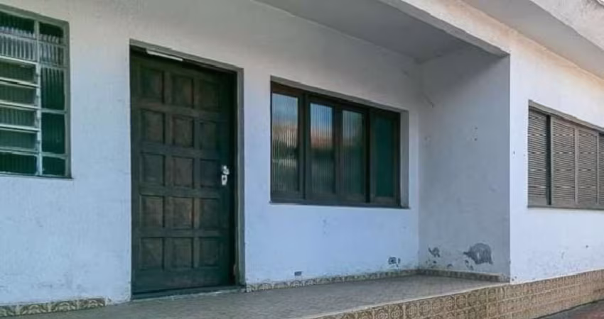 Casa com 04 dormitórios,  01 vaga em São Caetano do Sul