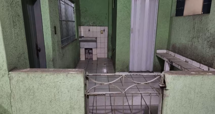 Sobrado -3 dormitórios, 2 banheiros, 6 vagas, 250m² - Vila Nova