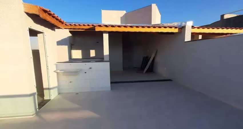 Cobertura com 2 dormitórios sendo 1 suíte. Possui elevador, com 1 vaga de garagem.