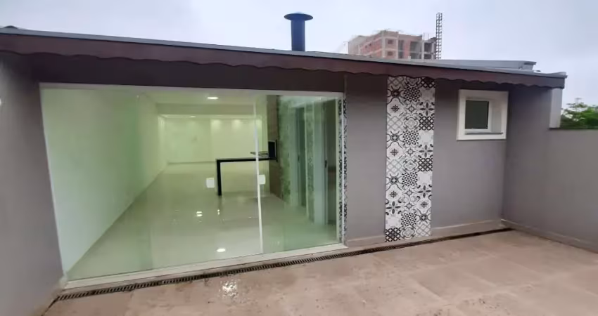 Cobertura com 4 dormitórios, sendo 3 suítes, churrasqueira, 2 vagas e elevador.