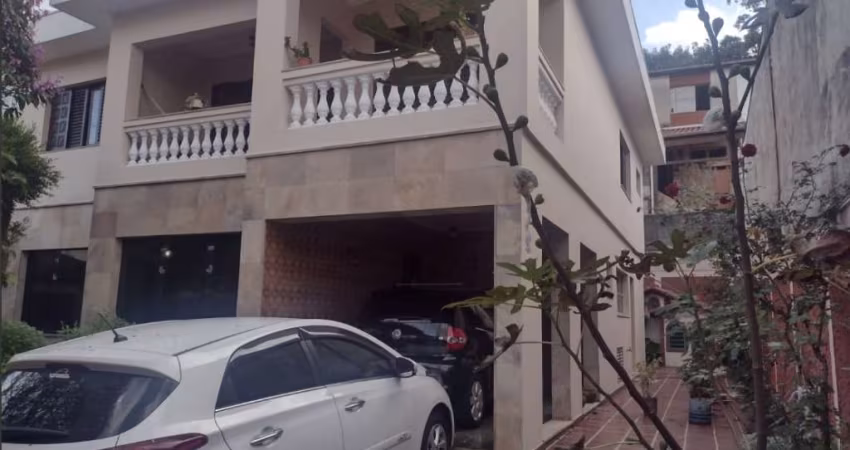 Casa à venda no Jardim Avelino com 241m² 4 dormitórios  1 suíte 4 banheiros 5 vagas
