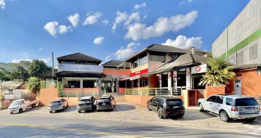Galeria Mercato Granja Viana - Centro comercial c/ 16 lojas e 21 vagas!