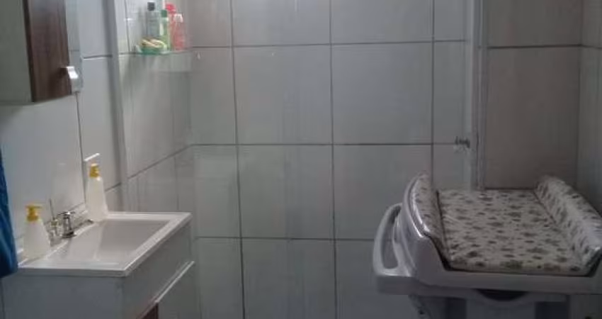 2 quartos, sala de estar, sala de jantar, cozinha aberta, banheiro com box, lavanderia, janelas com rede, próximo da estação colonial do monotrilho pr