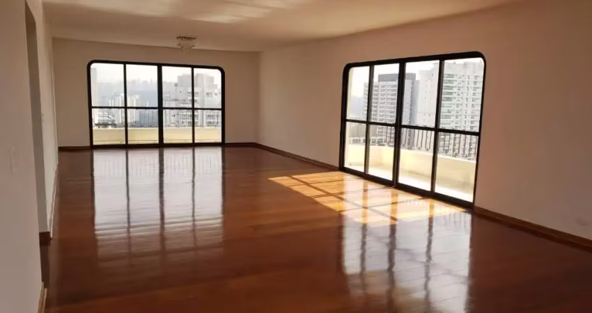 Cobertura duplex de alto padrão, com 647m²  no Alto da Boa Vista