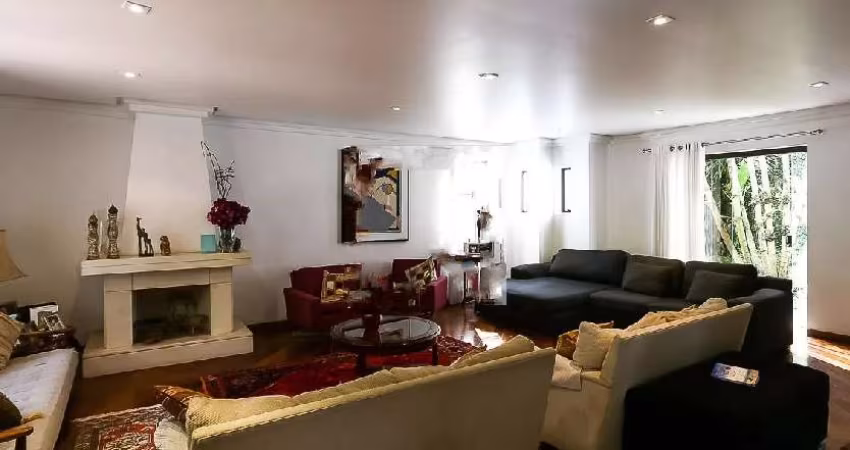 Casa à venda no Morumbi com 580m², 4 quartos e 5 vagas