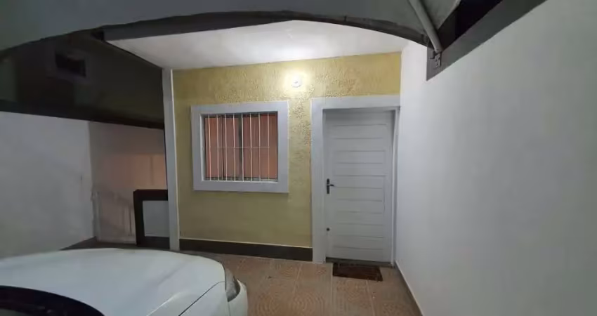SOBRADO COM TRÊS DORMITÓRIOS PARA COMPRA EM COTIA