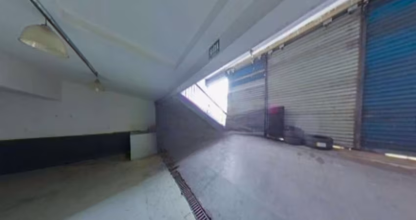 Galpão com 450m2, sendo 01 sala e 01 banheiro